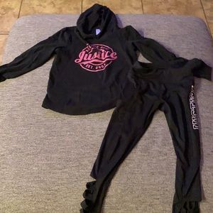 Justice sweatshirt and leggings for big girl size 7, in good condition!